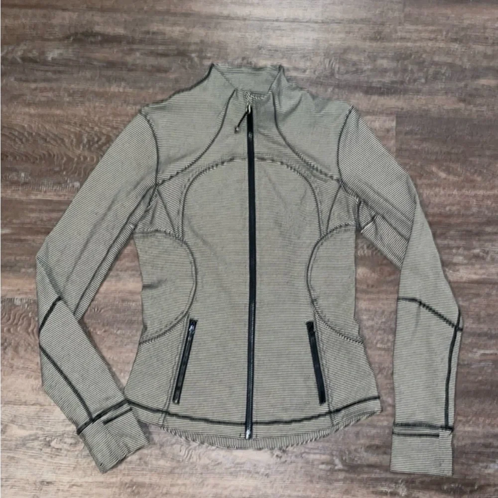 EUC Lululemon Ribbed/Stripped Matching Bundle. Size 8 - Picture 2 of 12